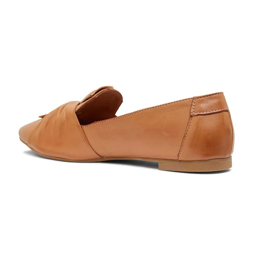 Rosco Flat in Tan Leather