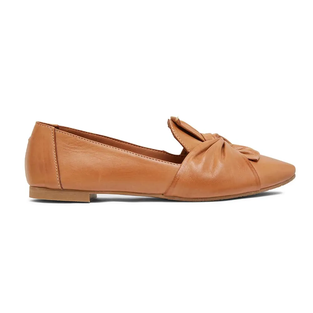 Rosco Flat in Tan Leather