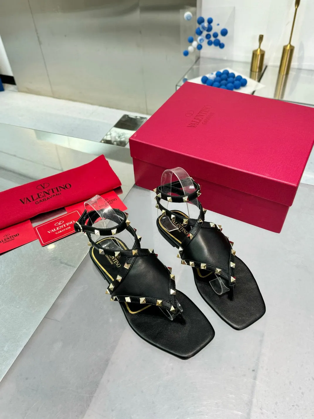 SE1463 V Rockstud Calfskin Flat FLIP-FLOP Sandal / Size5-10