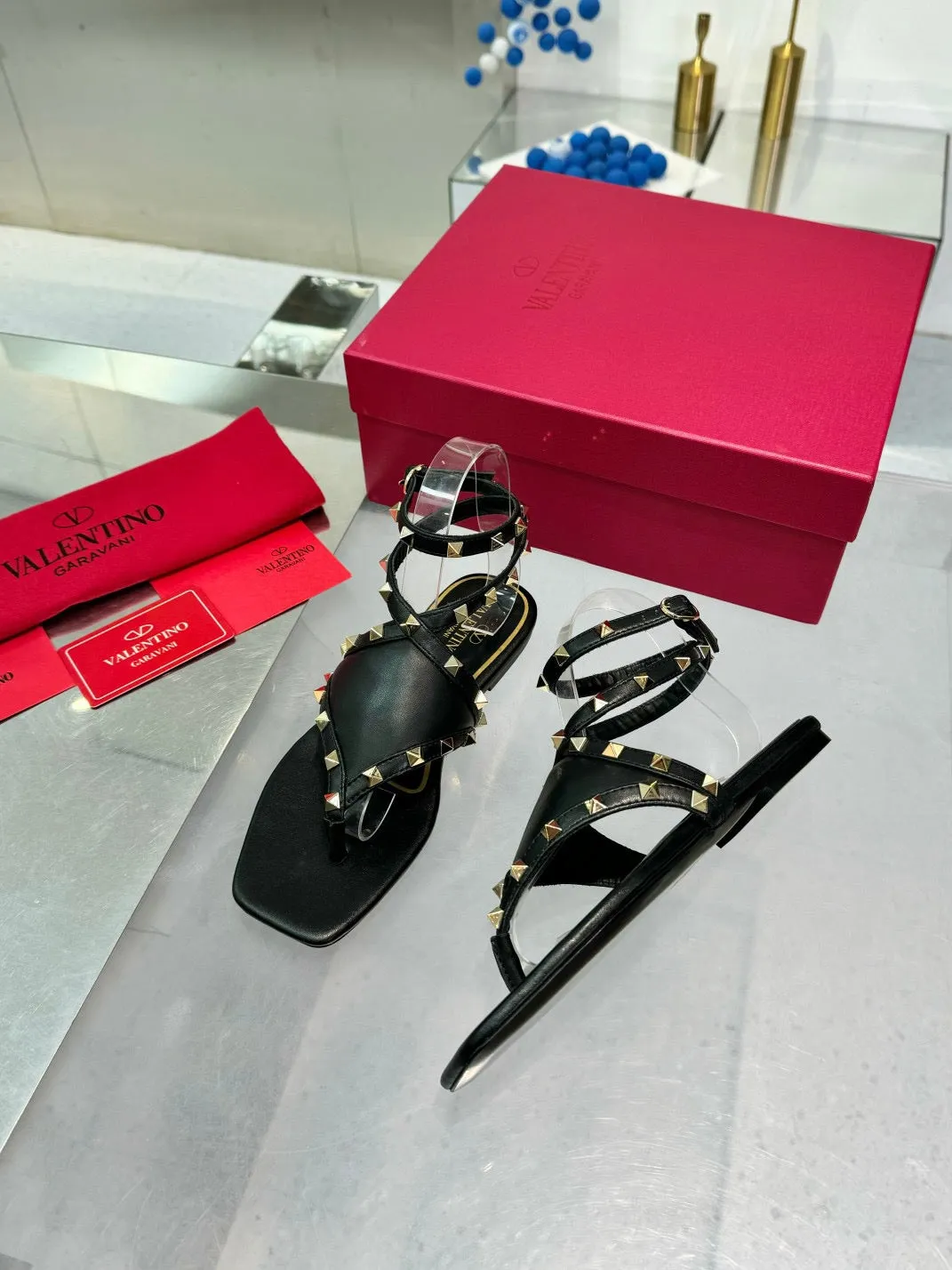 SE1463 V Rockstud Calfskin Flat FLIP-FLOP Sandal / Size5-10