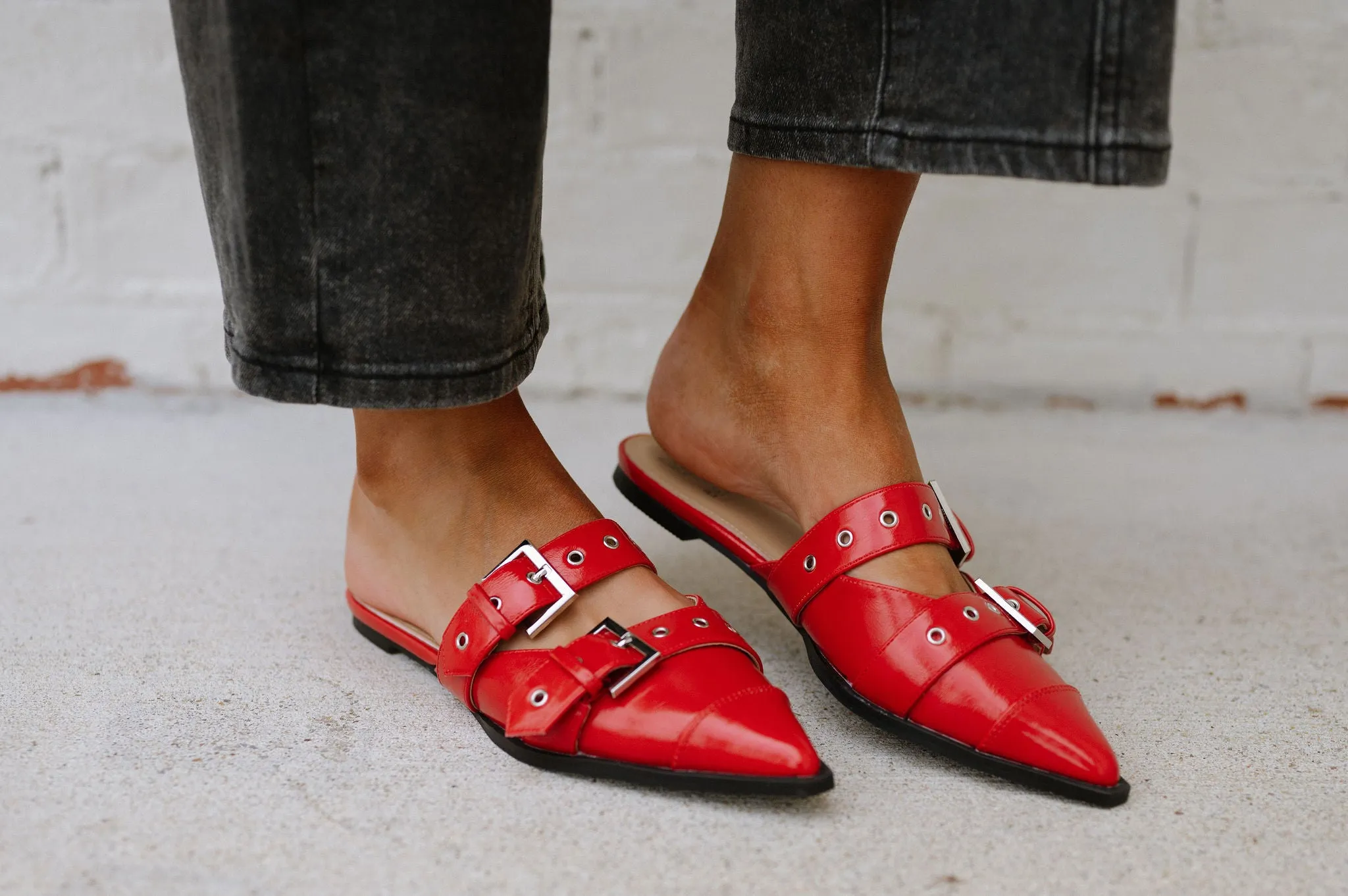 Swirl Buckle Flat-Red