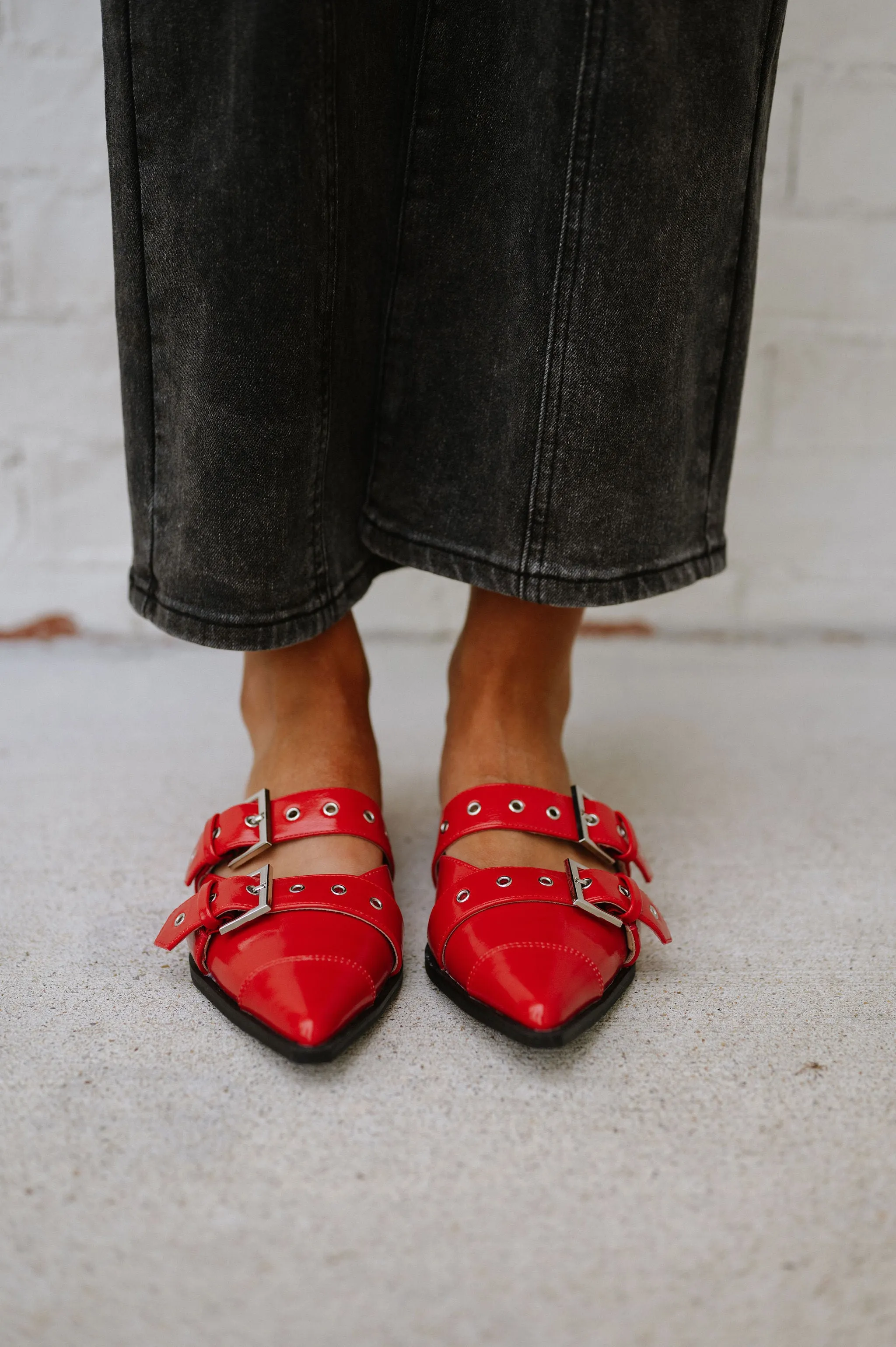 Swirl Buckle Flat-Red