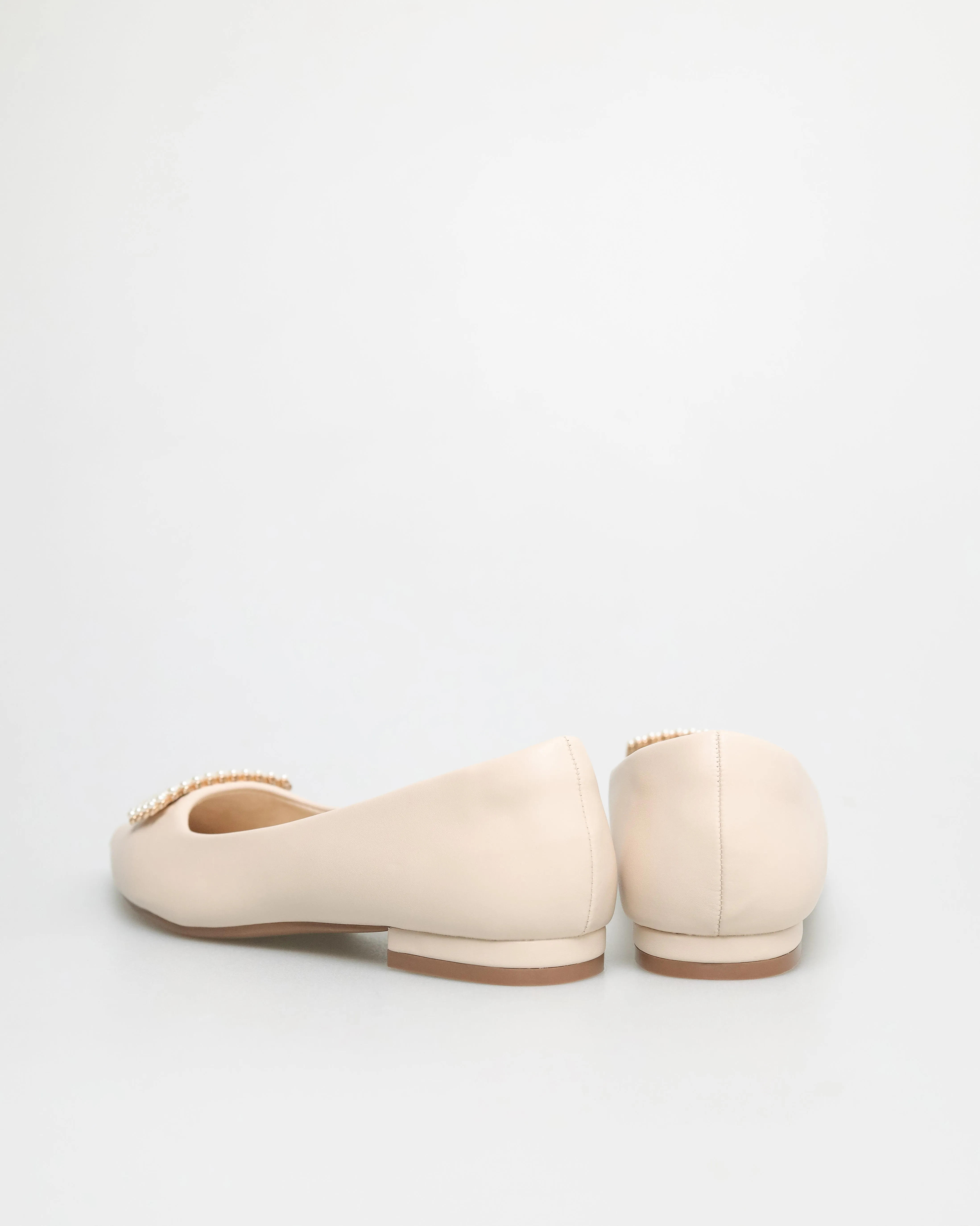 Tomaz NN201 Ladies Pointed-Toe Flats (Cream)