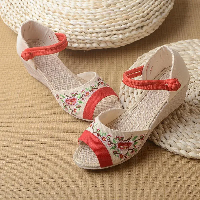 White Embroideried Sandals SplicingBuckle Strap Wedge Sandals