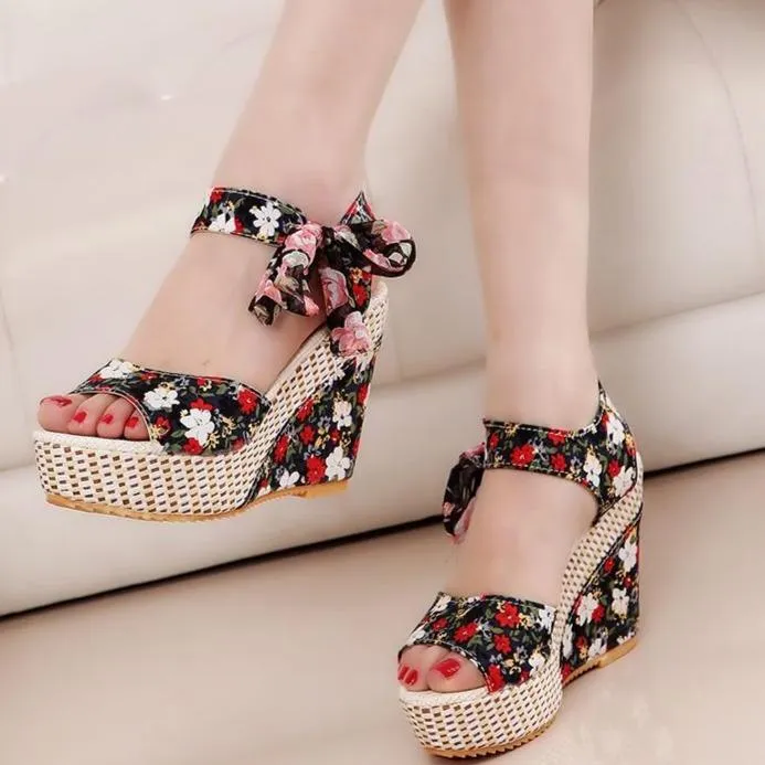 Women's floral print boho platform wedge sandals with buckle strap